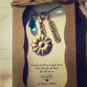 Mudpie “Best Friends” Flower Charm necklace!